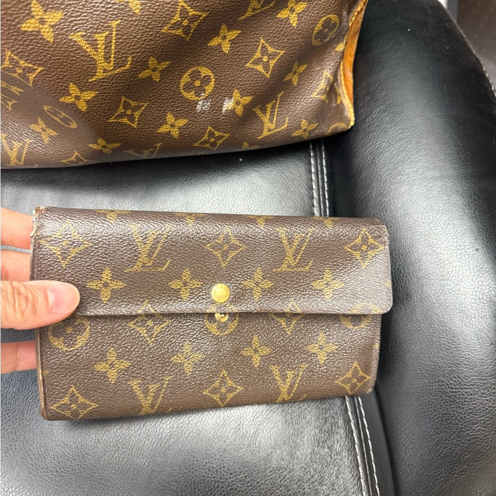 Louis Vuitton Monogram Tote in Brown with Tan Trim - Picture 2 of 9